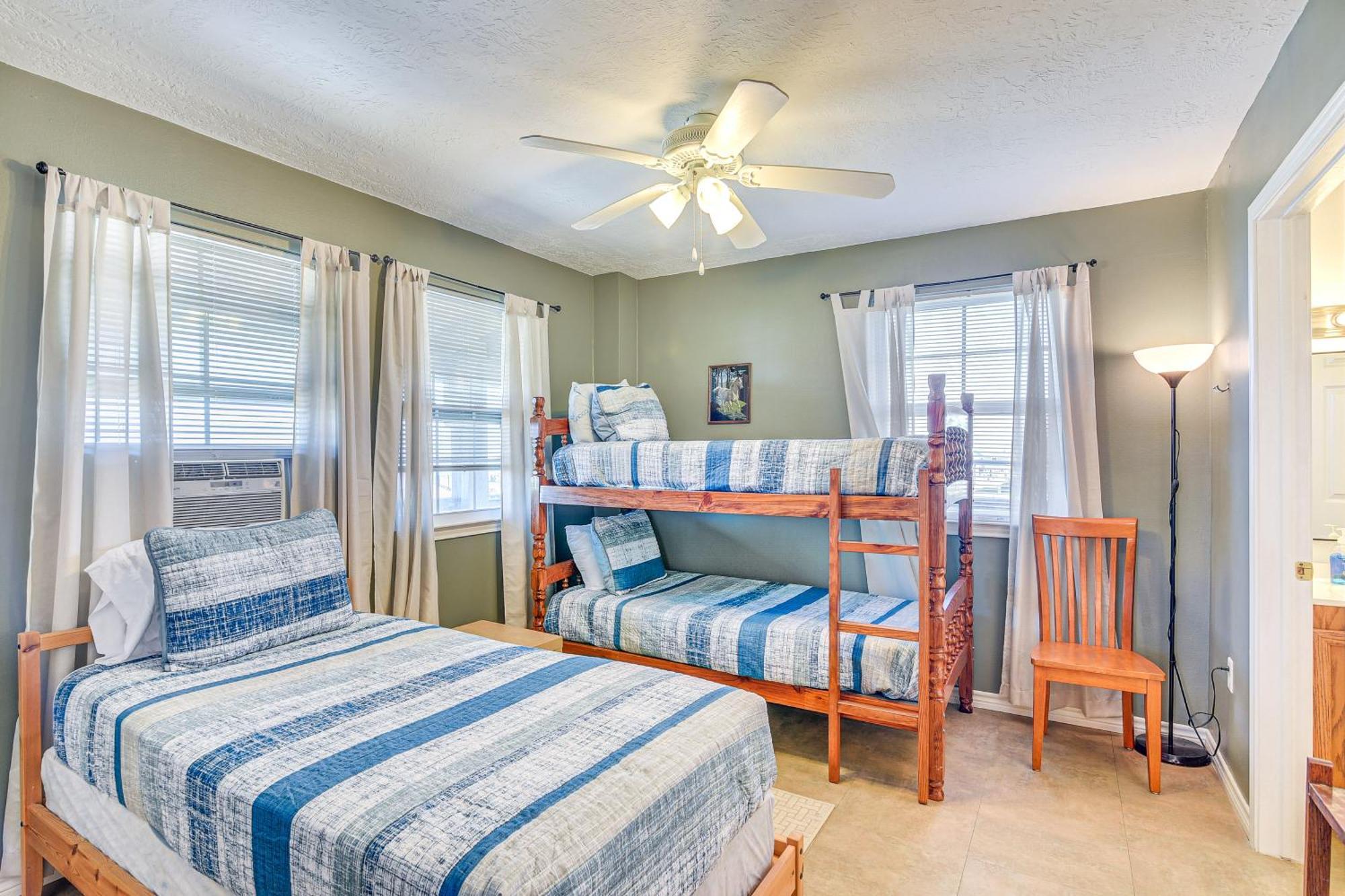 Crystal Beach Home With 2 Grills Walk To Shore! Екстериор снимка